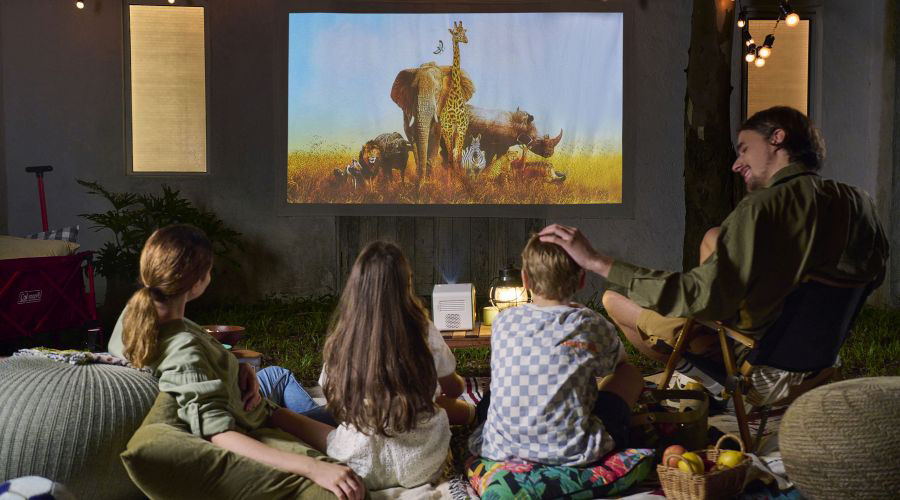 Make your backyard movie night unforgettable. This guide covers outdoor projector setup, screen tips, and sound upgrades that make a difference.
